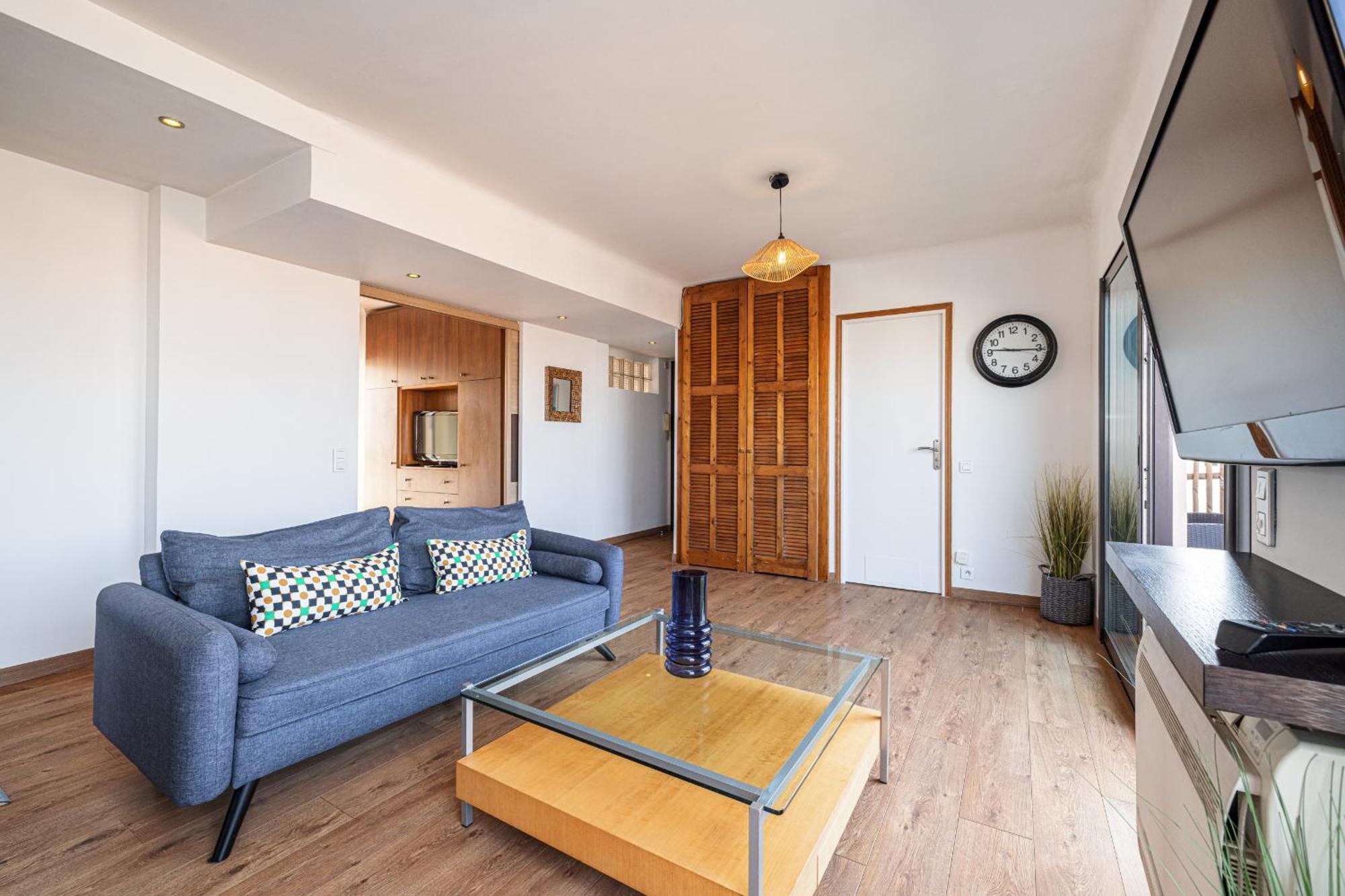 Open Sky Terrace Lage 1 Bdr & Parking