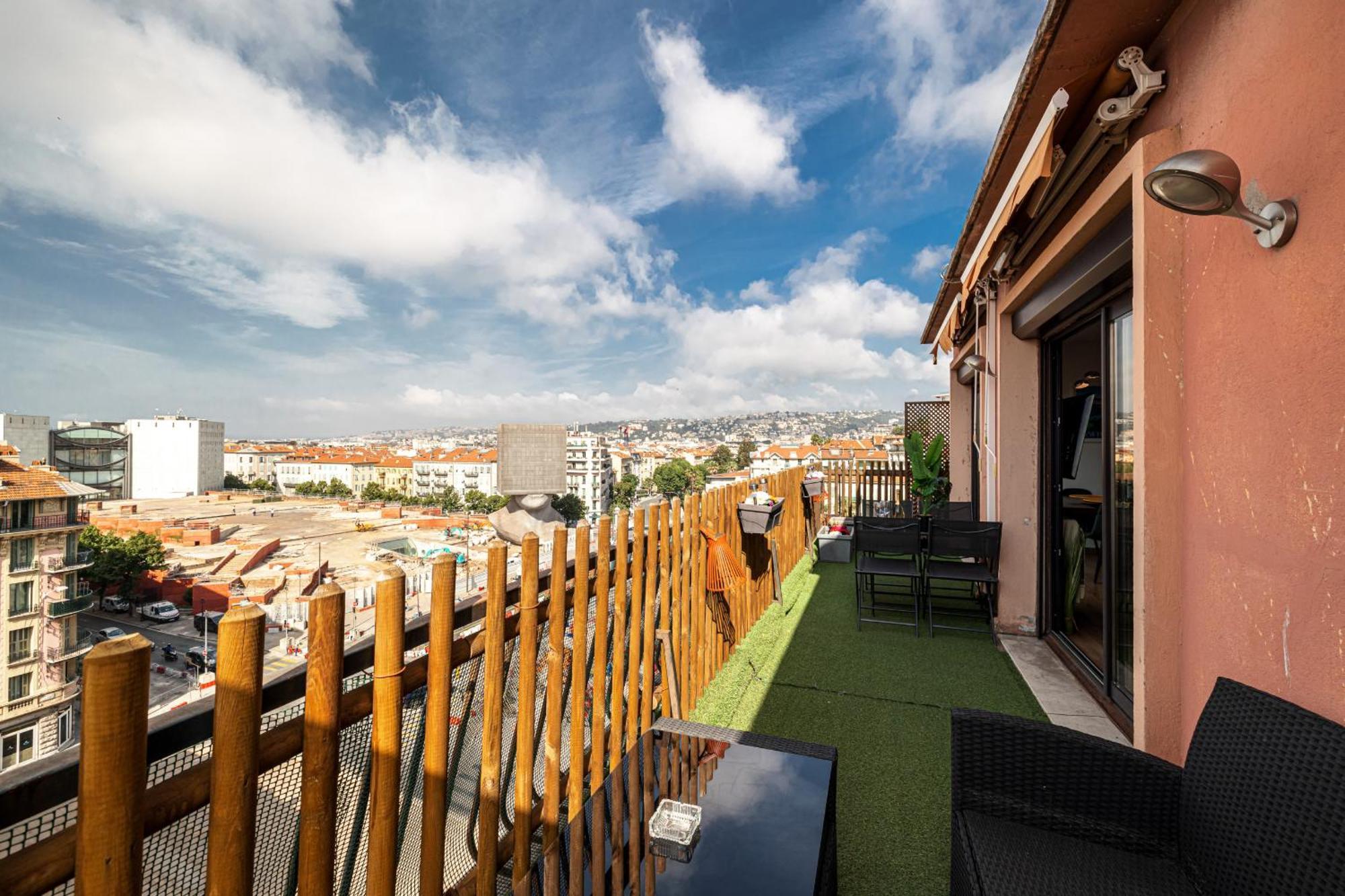 Open Sky Terrace Lage 1 Bdr & Parking Appartamento